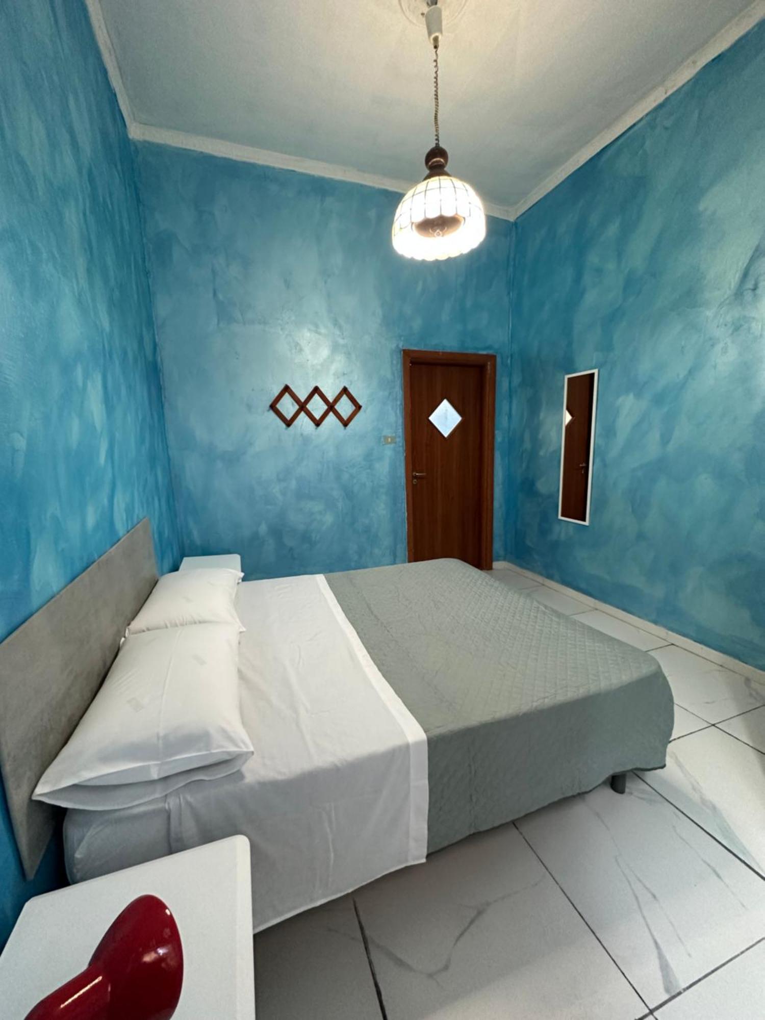 Holiday House Clara&Vincenzo Napoli Bagian luar foto